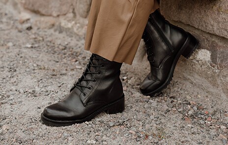 Shoppa damskor, kläder och accessoarer för dam i butik och online hos Scorett