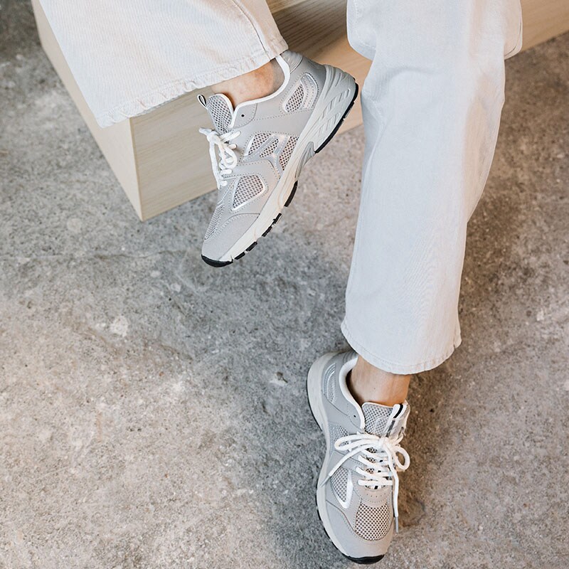 Shoppa säsongens sneakers hos Scorett