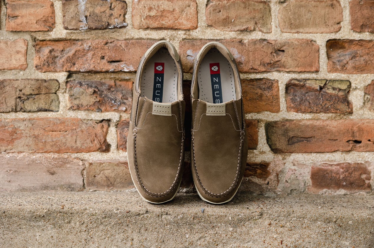 https://www.scorett.se/pub_docs/files/scorett_shoes-and-trends_TextImageBox_zeus_aw23_01.jpg