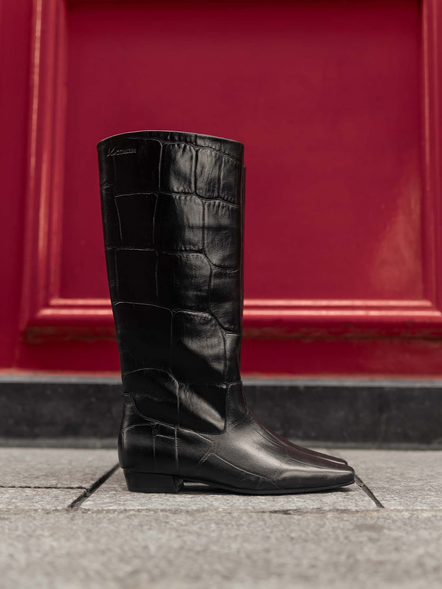 https://www.scorett.se/pub_docs/files/scorett_shoes-and-trends_ayta_b_stovlar_aw25_01.jpg