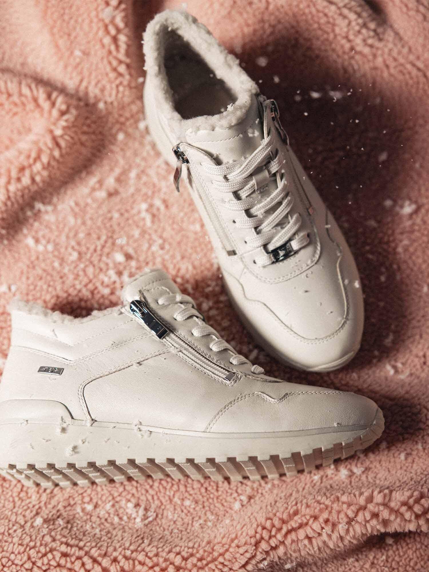 https://www.scorett.se/pub_docs/files/scorett_shoes-and-trends_b_dasia-host_04.jpg