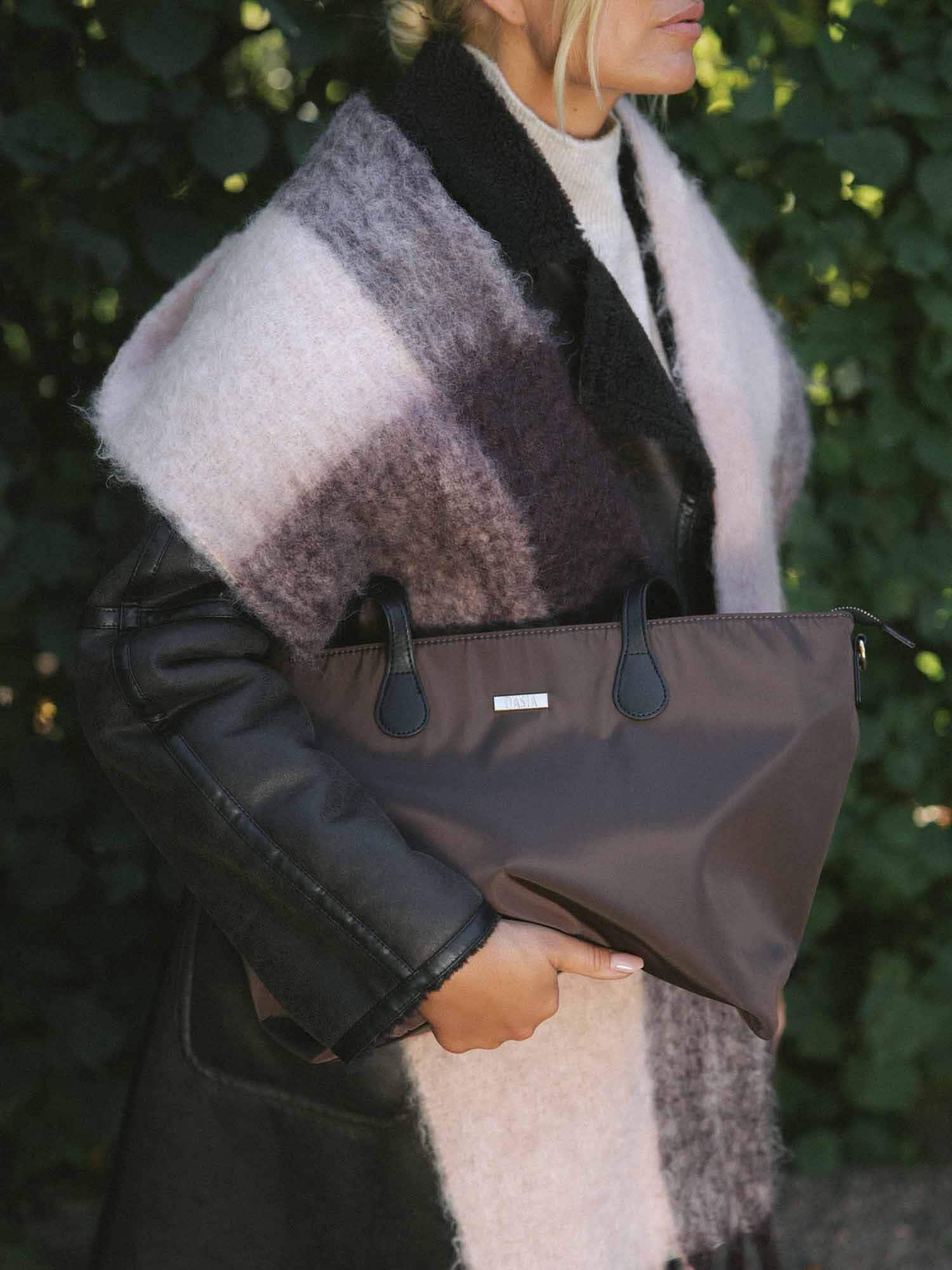 https://www.scorett.se/pub_docs/files/scorett_shoes-and-trends_b_dasia-host_05.jpg