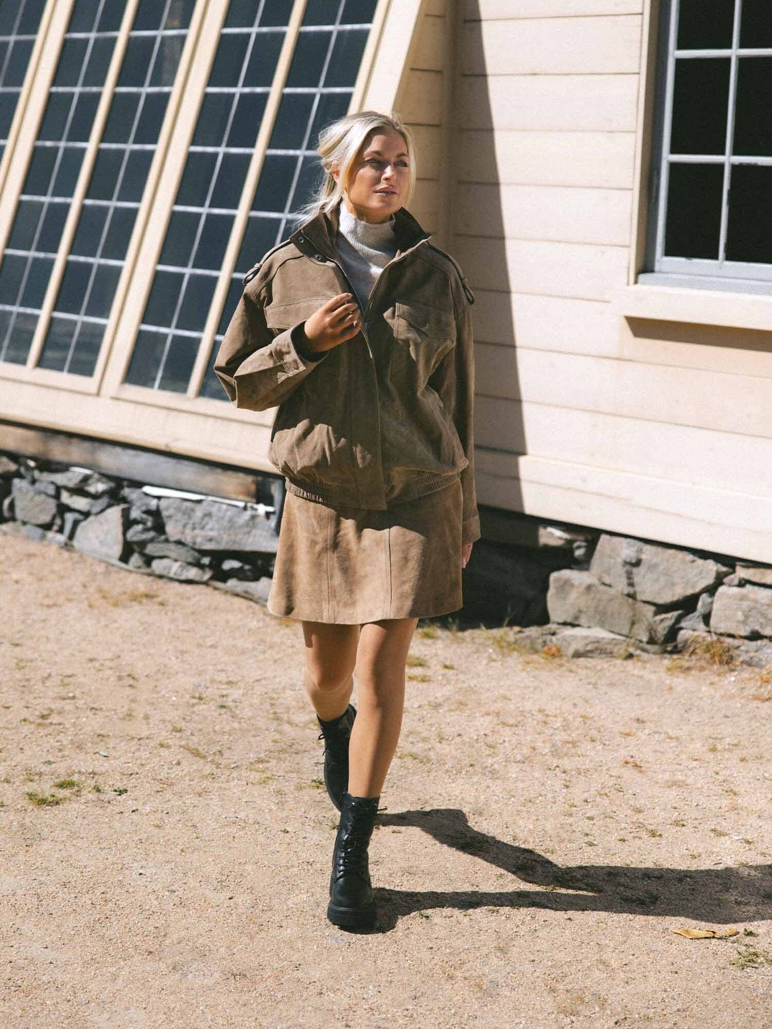 https://www.scorett.se/pub_docs/files/scorett_shoes-and-trends_dasia_aw25_09.jpg