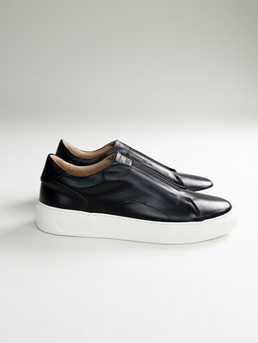 https://www.scorett.se/pub_docs/files/scorett_shoes-and-trends_vi-har-tagit-studenten-2025_b_08.jpg
