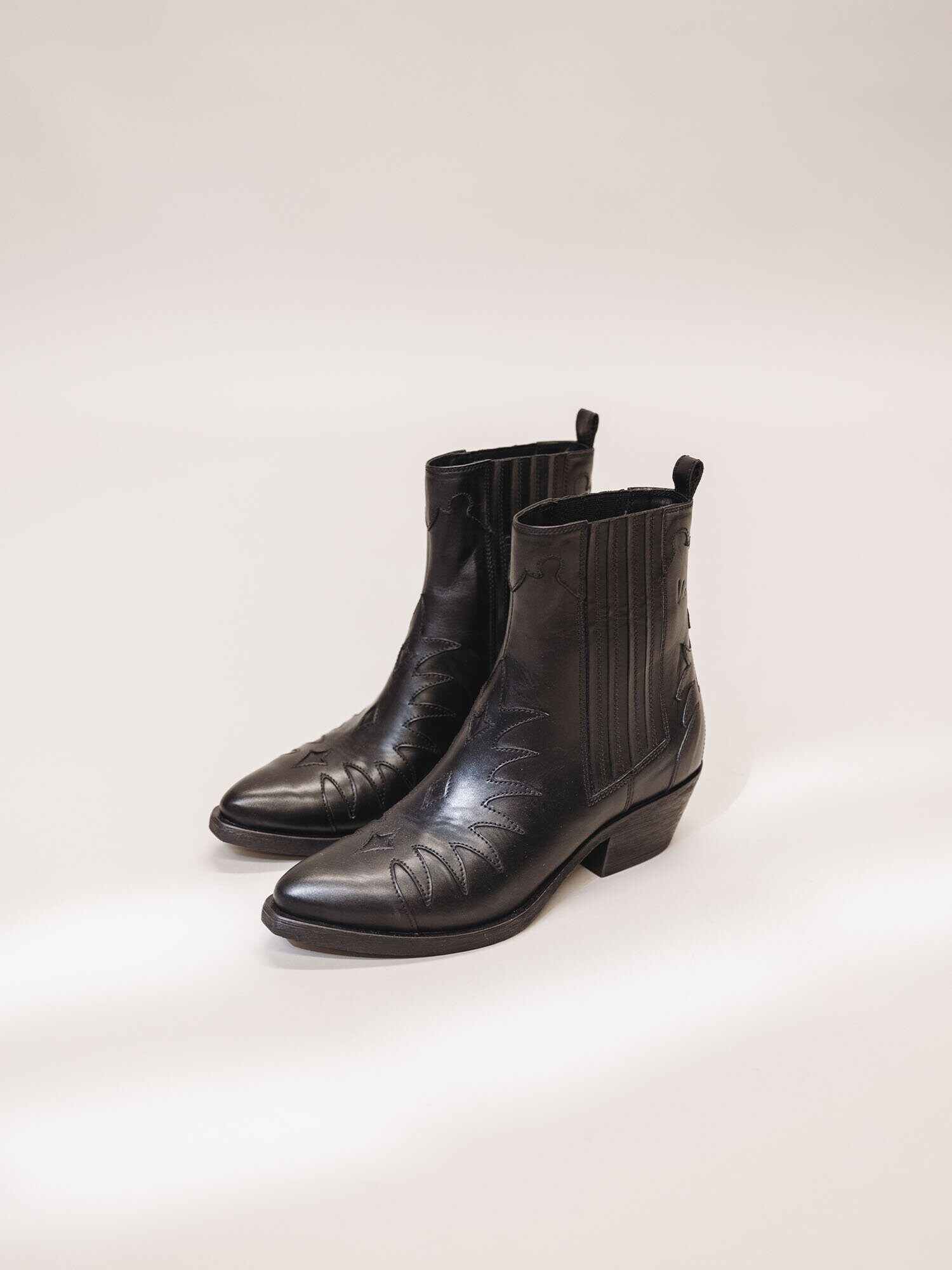 https://www.scorett.se/pub_docs/files/shoes-and-trends_HeroExtended_western_2023_05.jpg