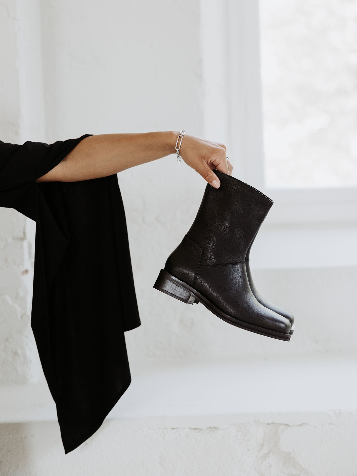 https://www.scorett.se/pub_docs/files/shoes-and-trends_kcobler_aw23_18.jpg