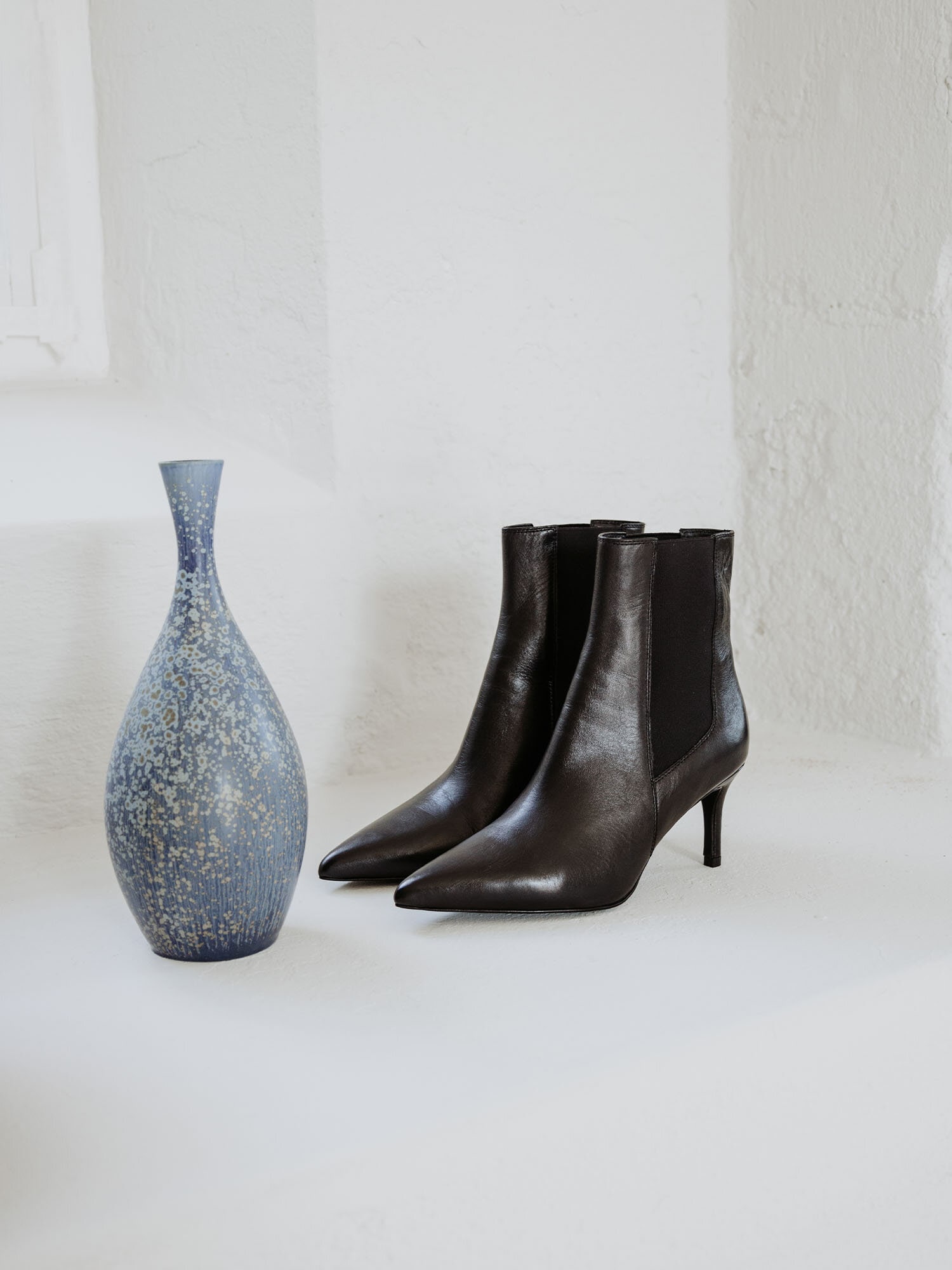 https://www.scorett.se/pub_docs/files/shoes-and-trends_kcobler_aw23_29.jpg