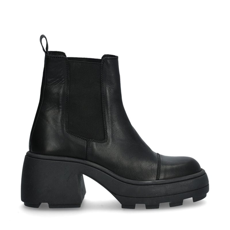 Tracey Chelsea Boots