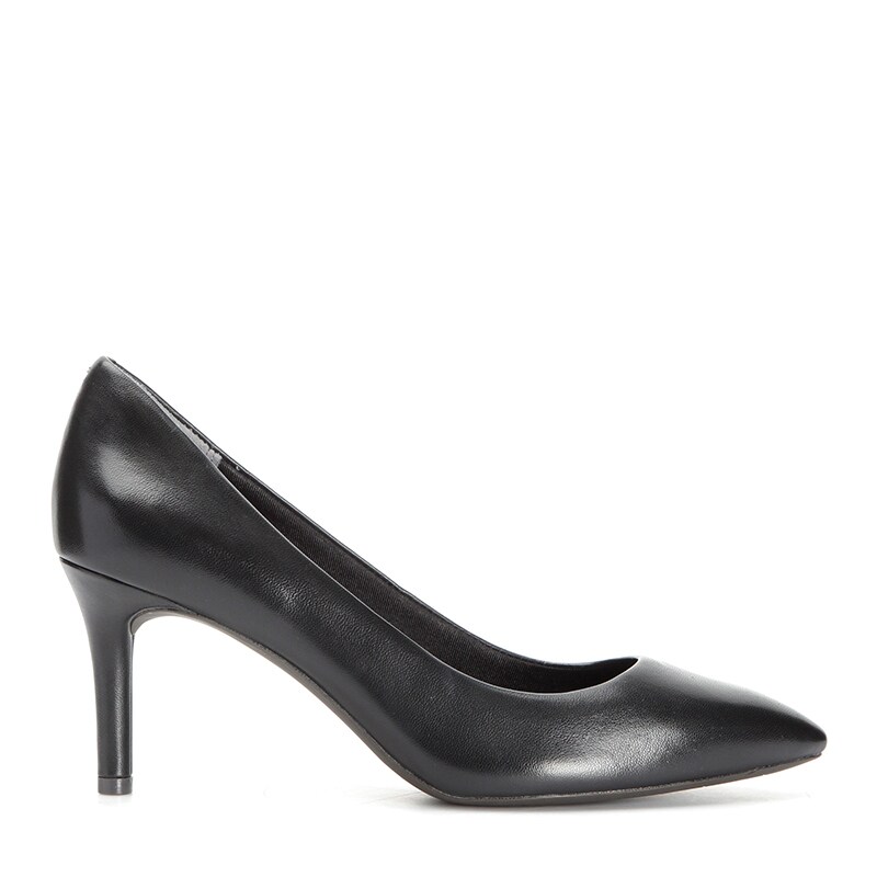 Pointy toe pump