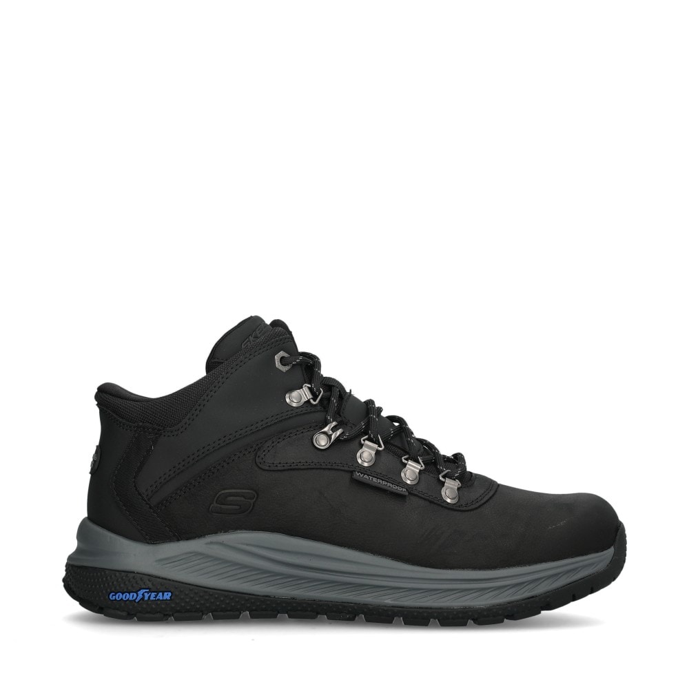 232842 Sneakers